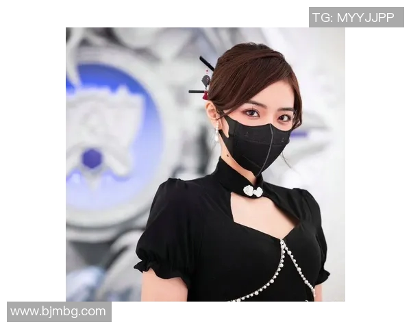 余霜化身足球明星精彩模仿合集展现运动魅力与幽默风采